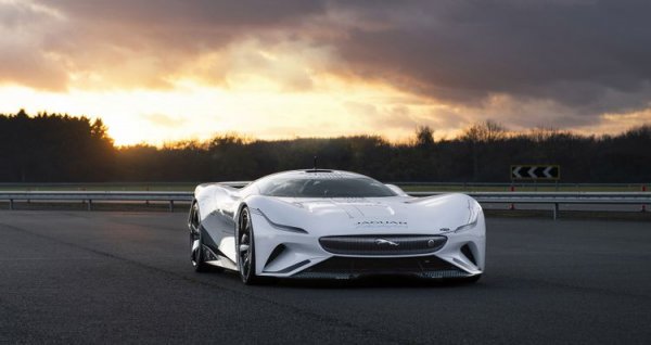 Времената се промениха, като най-добрите концептуални автомобили вече не се виждат на автомобилни изложения или специални събития на дилъри. Вместо това все повече производители на автомобили използват дигитално предлагане на най-новите си концептуални творения. Игрите са голям бизнес, а поредното Gran Turismo на Sony, което се очаква през 2022 година, съдържа някои от най-добрите концепции, които някога сме виждали.

Сред тях да концептуалният GT Vision на Jaguar, както и концепцията за хиперколата Fordzilla P1. Те съществуват само в цифров вид, но пък носят сериозни печалби от продажби, които със сигурност са по-големи от тези от билет за посещение на автомобилно изложение.
