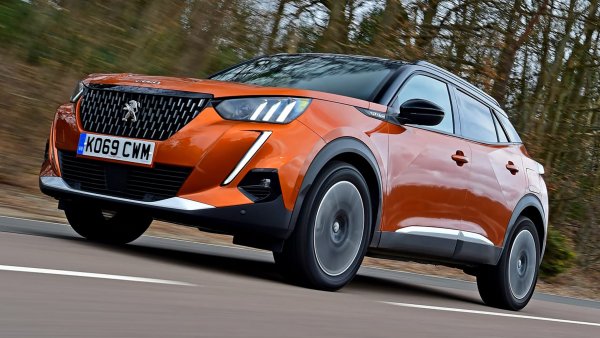 Преди година Peugeot 2008 беше твърде нов модел, за да попадне в класацията, но сега това вече е факт, като моделът попада сред 10-те най-надеждни 4х4 и SUV, които може да бъдат закупени на пазара. Моделът записва огромно подобрение спрямо предшественика си, който не успя да влезе в Топ 10.