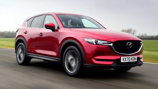 Mazda CX-5 е един от най-добрите автомобили, които можете да си купите, ако вярвате на собствениците му, разбира се. Семейният SUV със средни размери се класира на трето място в проучването 2020 Driver Power, като това се дължи на отличното му поведение, практичността, стила и надеждността. Посочва се още и високото качество на интериора.