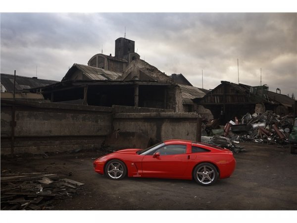 Нови са изпускателната система и спирачките на Brembo, оборудвани с 15 инчови дискове.