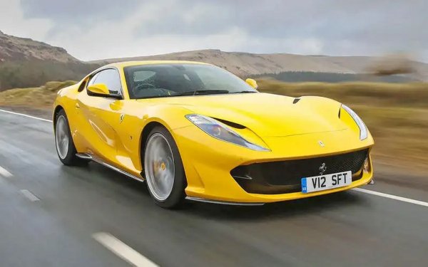 Двигателят Ferrari F140 V12 направи своя дебют в Enzo през 2002, когато беше с обем 6,0 литра, но след това беше увеличаван и модифициран няколко пъти. Той достигна 6496 куб. см в сегашната си форма, както е монтиран на 812 (и производните му), на роудстърите SP1 и SP2, в Daytona SP3 и кросоувъра Purosangue.
Изходната мощност варира от сравнително "скромните" 715 к.с. в Purosangue до плашещите 829 к.с. в Daytona SP3. 
