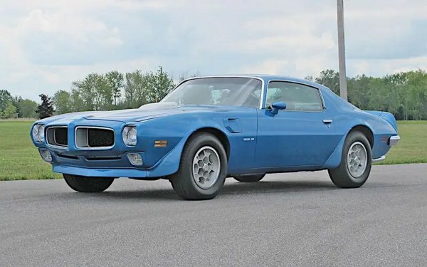 Pontiac създава най-големия от трите 455-инчови двигатели на General Motors през 1970, и го монтира на няколко модела от средата на 70-те, включително и на легендарното второ поколение Firebird Trans Am. Но и той бързо е спрян след ефектите от рекета на ОПЕК. 
