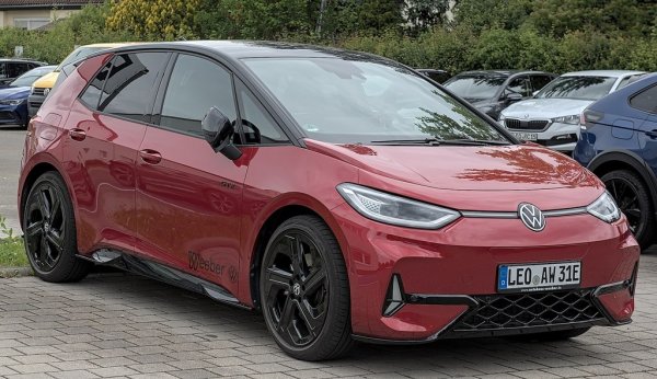 Първият специално проектиран електромобил на VW е вече към края на живота си, но все още предизвиква достатъчно интерес, за да попадне в Топ 15. 
