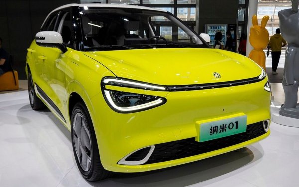 Dongfeng Box е името за българския пазар на китайския Nammi 01 - компактно градско електромобилче с дължина 4.03 метра и с дизайн, който доста напомня този на новите електрически Smart. 
