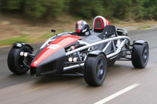 Това пистово автомобилче, дебютирало през 2000 година, придаде нов смисъл на думата facelift - една бърза обиколка в откритата му каросерия наистина ще ви повдигне лицето. За изминалите години Atom претърпя доста промени - днес е по-просторен, по-удобен и с турбокомпресор. Но усещането зад волана е същото. 
