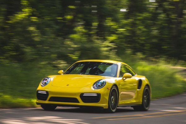 Ето една кола, която според журналистите на щатското издание е добра в абсолютно всичко: на пистата, на дълъг път, за драг и дори за дрифт. Очевидно и за състезания по спиране. 
Цена: $ 193 440
Спирачки: 16.1-цолови вентилирани карбоново-керамични дискове отпред, 15.4-цолови отзад
Гуми: Pirelli P Zero Corsa
