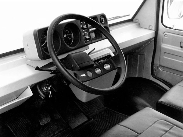 Въпреки това, работата по проекта продължава чак до 1986 година, като са направени много промени. Вместо стомана се използва алуминий, поставен е и нов тип акумулатори, които бързо се свалят, но и това не помага. В крайна сметка "Пони" може да носи до 400 кг и да изминава максимум 70 км в града.