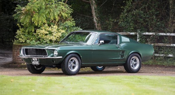 Даже по някакъв начин да забравим легендарното преследване от "Булит" и физиономията на Стив Маккуин зад волана на тази кола, тя си остава секссимвол сама по себе си. Мускулест силуен, смръщена физиономия и истински американски V8 - какво повече ви трябва?
