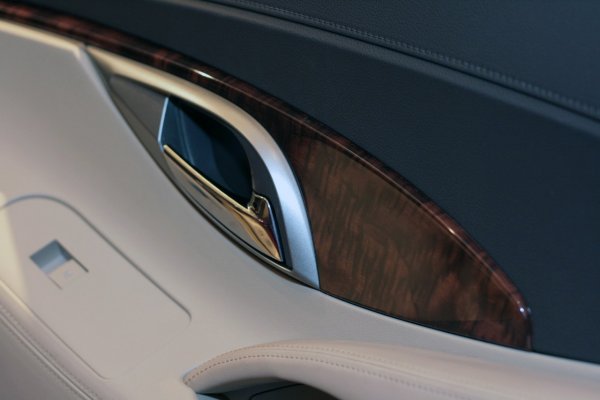 Кадри от премиерата на Buick LaCrosse в Детройт 