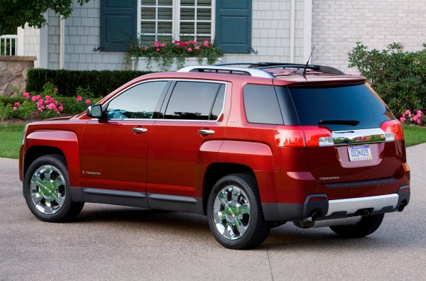 В крайна сметка, след като компанията-производител дълго време отлагаше решението и се опитваше да убеди властите, че дефектът не се отразява на безопасността, се стигна до сервизна акция за смяна на проблемните светлини.