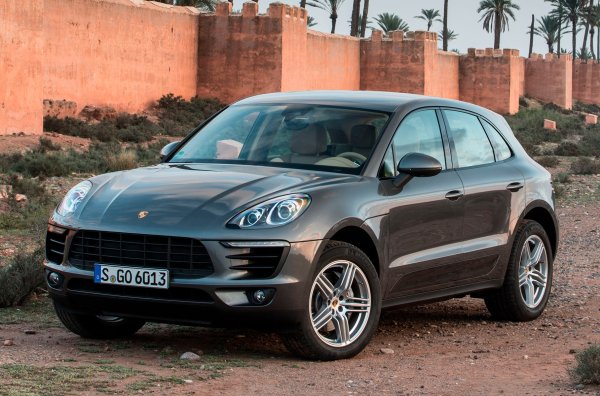 Теоретично подобен дефект може да доведе до заслепяване на шофьорите, идващи насреща. Собствениците на автомобили трябва да посетят сервизни центрове, където служителите ще проверят фаровете и ще монтират уплътнителен капак върху механизма за регулиране на фаровете.