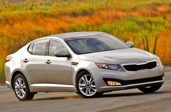 В резултат на производствен проблем в 567 998 автомобила, сглобени в завода на компанията в Джорджия от 12 август 2011 г. до 27 септември 2013 г., необезопасният таван може да падне върху водача и пътниците. За дефекта стана ясно през пролетта, когато собственик на 10-годишна кола заведе дело срещу компанията, след като при задействане на страничните въздушни възглавници при катастрофа част от таванната конструкция е паднала върху него.