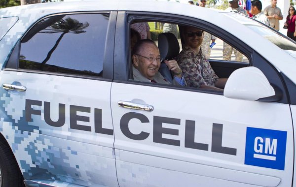 Водородни джипки Chevrolet Equinox за американската армия