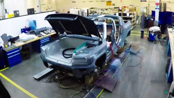 GMC Hummer е един от многото модели, чиято поява беше повлияна от световната пандемия от коронавирус. Автомобилът трябваше да дебютира още през пролетта, но премиерата му беше отложена за есента. Пикапът и всъдеходът ще се произвеждат в завода Detroit-Hamtramck в щата Мичиган, като в преоборудването на предприятието бяха инвестирани 2,2 млрд. долара. Очакванията са продажбите да стартират не по-рано от края на 2021 година.