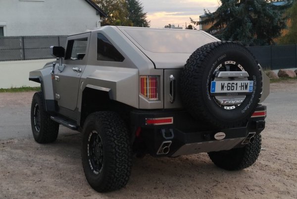 Голяма част от елементите ще бъдат наследени от концептуалния Hummer HX (на снимката), който беше разработен от младите дизайнери на GM и показан още през 2008 година на автосалона в Детройт. От този автомобил са взети свалящия се покрив и вратите, което позволява всъдеходът лесно да се трансформира в машина за разходки.