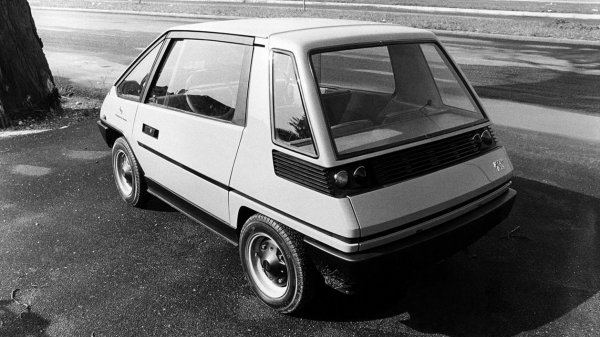 Двигателят на прототипа се намирал на същото място, на което и при донора 126 - отзад. И ставало въпрос за същия миниатюрен 594-кубиков двуцилиндров агрегат с 23 конски сили и 39 нютонметра, както и за същата механична трансмисия. Година след представянето на прототипа, от Fiat вече предлагали серийния 126 с по-голям, 652-кубиков двигател, който запазил същата мощност, но бил с малко по-голям въртящ момент.