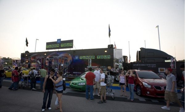 Тунинг изложението HIN Night Shift в Северна Калифорния