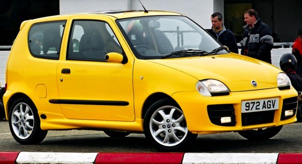 Ако А-класата с името на Хакинен е подигравка, какво да кажем за тази миниатюрна градска малолитражка, кръстена на най-успешния пилот в историята на Формула 1? В защита на Fiat все пак трябва да споменем, че това Seicento бе на спортни джанти и с по-мощен двигател. И чувствително по-бързо от серийното. Но пак времето от 0 до 100 км/ч бе над 10 секунди. 
