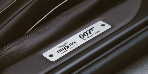 Тук поне връзката е пряка и честна: агент 007 кара именно такъв DB9 в "Казино Роял". Специалната версия обаче е създадена в чест на по-късната лента "Спектър", и съществува само в 150 бройки. Като компенсация за солидната надбавка в цената, купувачите получават "подарък" и един специален часовник Omega James Bond edition. 
