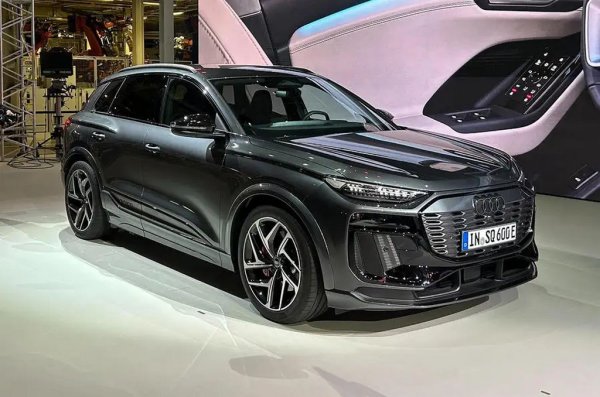 Вариантът Q6 E-tron Quattro, предлаган при пускането на пазара, ще произвежда 382 к.с. от своята конфигурация с два електромотоа, която дава време от 5.9 секунди от 0 до 100 км/ч. Обещаваният официално пробег е 625 километра. 

