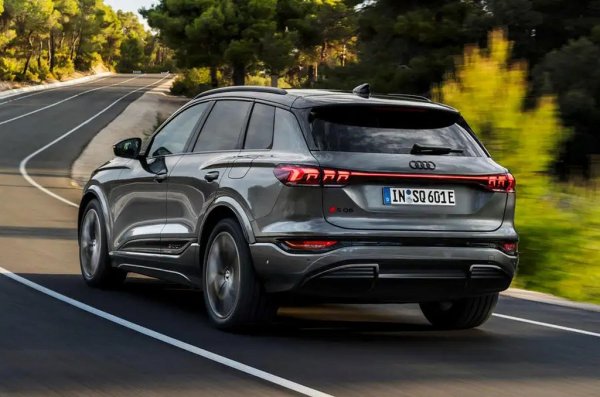Моделите Audi Q6 e-tron и SQ6 e-tron ще могат да се поръчват още от този месец, като цените за Германия започват съответно от 74 700 евро и 93 800 евро. Поръчаните сега автомобили ще бъдат доставени през третото тримесечие на годината. За България поръчките отварят в края на следващата седмица, когато трябва да имаме и окончателните цени. 
