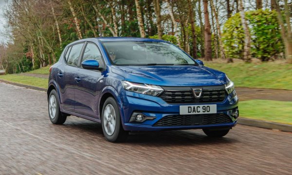 Дилърите на Dacia вероятно биха продали и доста повече от 13,337 автомобила през април, стига да имаха достатъчно доставки. Въпреки принудителните ограничения в производството обаче Sandero е единственият модел в Топ 10, който има осезаемо по-висок резултат през 2022, отколкото през 2021 (с разлика от почти 5,000 автомобила). 
