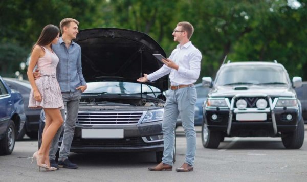 Колите имат необикновеното свойство да се издават. Простичкият факт колко гориво има в резервоара по време на огледа, например, може да ви разкрие толкова много за начина, по който сегашния собственик на колата се е грижил за нея. В тази връзка, доверете се на инстинктите си. Ако нещо ви намирисва или продавачът се държи странно, оттеглете се от сделката, колкото и добра да изглежда. Винаги можете да звъннете отново, ако размислите, но може да си спестите и огромни неприятности.

