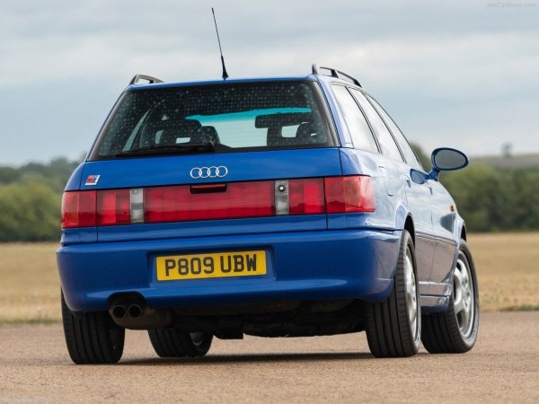 Ускорението до 100 км/ч отнема само 4,8 секунди, а от нула до 48,2 км/ч RS2 ускорява за 1,5 секунди - по-бързо от McLaren F1 от онези години! Именно с този модел започва и ерата на високопроизводителните комбита на Audi, които натрупаха популярност по цял свят през следващите години-