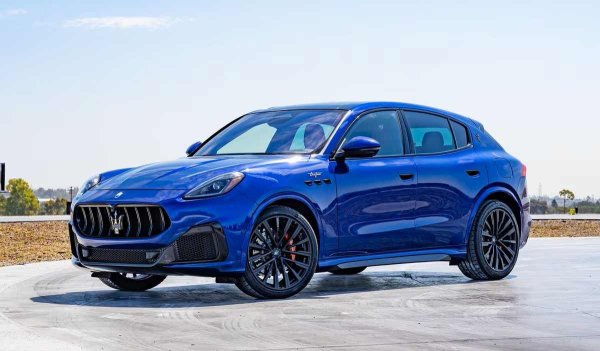 Нисък сте и си търсите луксозен кросоувър? Вярвате или не, от 
Consumer Reports твърдят, че трябва да си купите Maserati. Да, не е шега - Maserati. Имате разрешение. Само ако сте нисък шофьор обаче. Ако сте висок, трябва да си купите нещо друго.
