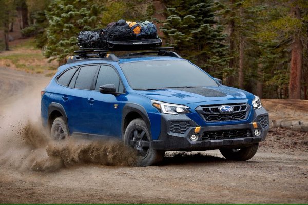 Харесва ви Subaru Forester, но искате да е оформен повече като традиционно комби? Е, имате късмет, защото докато повечето производители са се отказали от продажбата на комбита в САЩ, Subaru продължава да предлага Outback. Купете си сега или няма да можете след няколко години. Чакай. Това прозвуча като заплаха. Не беше заплаха. Добре де, малка.
