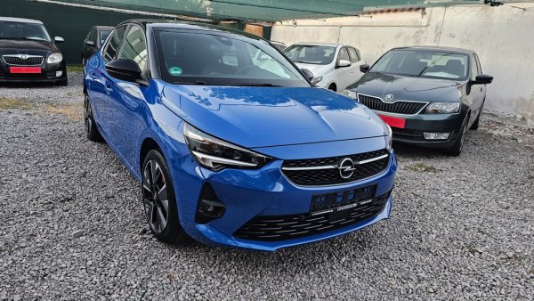 Остатъчна стойност след 5 години: 44%
Електрическата версия на Corsa, която е на практика клонинг на Peugeot e-208, губи над половината от стойността си на италианския пазар. След петата година Corsa-e се продава средно за 44% от оригиналната си цена. Принос за това има и нарастващата конкуренция в този сегмент в Европа в последните две години. 
