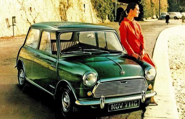 Във време, когато класовата война всъщност е нещо истинско, това е първата безкласова кола, управлявана от принцове и бедняци. Morris Mini демонстрира майсторство по отношение на външния вид, а 80% 0т целия обем на колата е за водача и пътника до него.