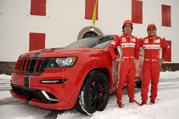Jeep Grand Cherokee SRT8 за пилотите на Ferrari