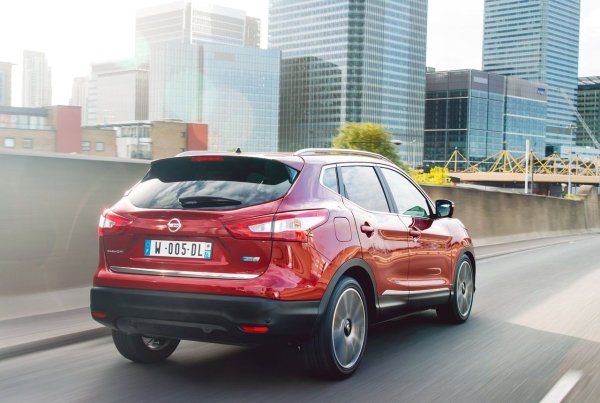 Основните проблеми на този Qashqai са изтичане на масло, бързо износване на турбокомпресора и повреди на катализатора. Безстепенна скоростна кутия (CVT) също не може да се похвали с надеждност.