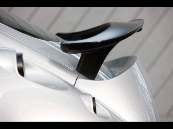 Гумите отпред са с размер 245/40/19, а отзад 275/35/19