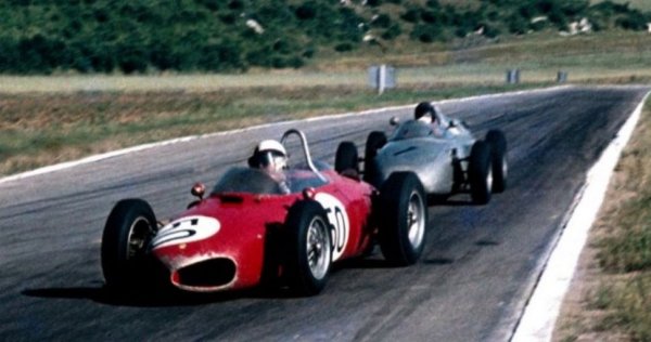 Сигурно се чудите кой е Джанкарло Багети (Giancarlo Baghetti). Накратко казано, това е първият пилот (освен Джузепи Фарина, победител в първото състезание на Формула 1), който взима победата в дебютното си състезание от Формула 1. Син на заможен бизнесмен от Милано, Багети е избран от Federazione Italiana Scuderie Automobilistiche (FISA) да кара наето Ferrari 156.

През 1961 пилотът печели две надпревари извън шампионата в Сиракуза и Неапол, а след това FISA, създаден от група независими италиански отбори решава да го прати в Гран при на Франция.