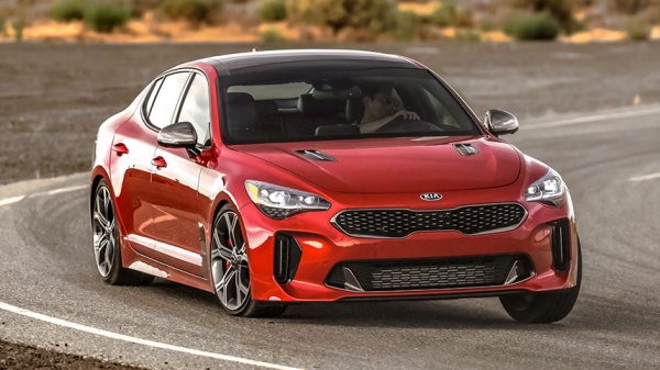 Човек трудно може да остане равнодушен към корейското гран-туризмо. Stinger изглежда потресаващо и върви много добре, благодарение на 3,3-литровия си битурбо V6 двигатател. Маркетолозите на Kia обаче имат огромни съмнения, дали си заслужава разработката и пускането на пазара на ново поколение на модела.
