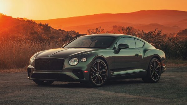 Предишният Continental GT се оказа пазарен успех, но новият модел изглежда по-нисък и по-елегантен и което по-важното &ndash; той е и по-динамичен. За създаването му е използвана платформа, разработена съвместно с Porsche, което е по-доброто решение от това да се използва наготово шасито на VW Phaeton. Системата за задвижване 4х4 праща мощност основно на задните колела, но бързо включва и предните при необходимост. А при най-агресивните настройки само 17% от мощността отиват към предните колела. W12 моторът е запазена марка на Bentley, но V8 ще е изборът на тези, които обичат да се забавляват зад волана, не само защото с него колата е с 50 кг по-лека.