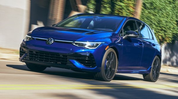 1. VW Golf - 96,983: -1%
2. Skoda Octavia - 82,260; 70%
3. Toyota Corolla - 64,013: -8%
4. Ford Focus - 60,523: 58%
5. Peugeot 308 - 55,571: 13%
6. VW ID.3 - 35,197: 91%
7. Kia Niro - 34,494: -11%
8. MG 4 - 33,763: 0%
9. Kia Ceed - 33,686: 0%
10. Citroen C4 - 32,257: -11%
ОБЩО - 780,177: 19%

