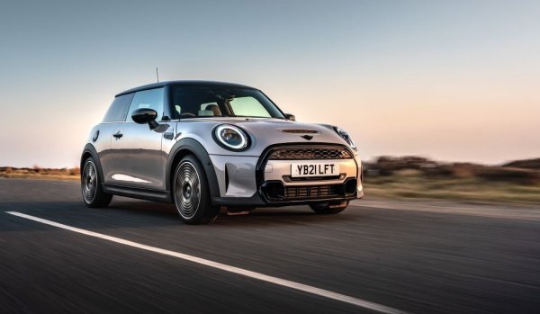 1. MINI One/Cooper - 53,753: -1%
2. Audi A1, S1 - 42,268: 50%
3. Lancia Ypsilon - 27,225: 11%
4. DS 3 Crossback - 5,995: -19%
5. DS 3 - 11: 450%
 ОБЩО - 129,252: 13%
