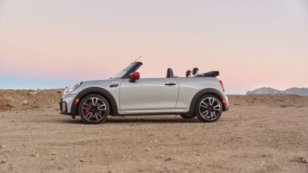 1. MINI One/Cooper - 13,750: 54.7%
2. BMW 4 Series - 6,312: -3.0%
3. Porsche 911 - 5,993: 29.1%
4. BMW Z4 - 4,243: -7.1%
5. Mercedes SL - 3,247: 598.3%
6. Mercedes C Class - 2,207: 27.6%
7. Audi A5, S5 - 2,174: -14.3%
8. Porsche 718 Boxster - 1,869: 22.6%
9. Mercedes E Class - 1,399; 5.8%
10. Audi TT - 1,106: 24.1%
ОБЩО - 43,800: 26.5%