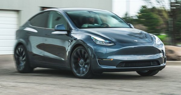 1. Tesla Model Y - 122,404: 215.9%
2. Mercedes GLC - 44,878: 3.8%
3. Volvo XC60 - 36,095: 22.9%
4. BMW X3 - 29,628: -14.3%
5. Audi Q5 - 23,877: 39.2%
6. Audi Q4 e-tron - 21,435: 85.7%
7. Audi Q5 Sportback - 17,508: 15.8%
8. Porsche Macan - 14,467: 25.1%
9. DS 7 Crossback - 12,063: 15.8%
10. Lexus NX - 11,278: 80.4%
ОБЩО - 415,223: 40.9%
