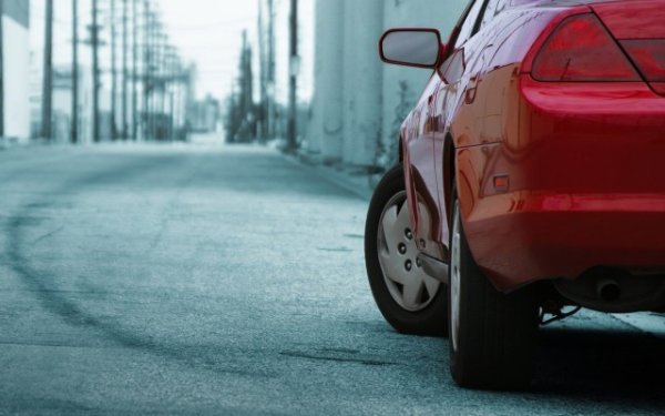 Понякога шофьорите забравят да върнат колелата в право положение, преди да напуснат паркинга. Това може да създаде трудности при започване на движение и дори да доведе до инцидент в тясно пространство. Навикът за изправяне на колелата преди завършване на паркирането ще избегне ненужни усложнения.