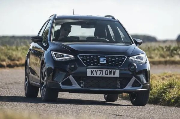 Среден разход - 5,04 л/1,00 км

Най-малкият SUV на Seat впечатлява със спретнато управление и факта, че въпреки малките си размери всъщност е по-просторен вътре от много конкуренти. Въпреки малкия си обем, 1,0-литровият бензинов двигател се справя чудесно.
