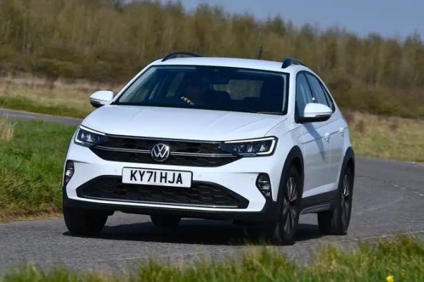 Среден разход - 4,66 л/100 км

Taigo всъщност е VW T-Cross, но с допълнителна доза стил, благодарение на неговата подобна на купе линия на покрива. Освен това е още по-ефективен на пътя, като същевременно предлага и сравнително просторен интериор.