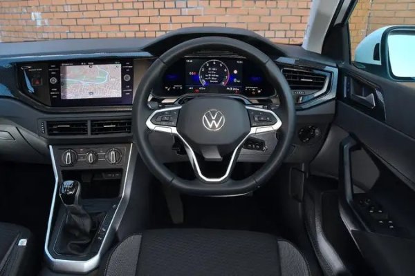 Плюсове - удобно возене, изненадващо просторен интериор, ниски текущи разходи.

Минуси - конкурентите са по-забавни за каране, качеството на интериора може да бъде по-добро, няма регулируема лумбална опора на седалката на шофьора.
