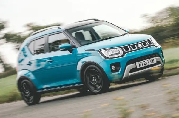 Среден разход - 3,93 л/100 км

Тази версия на Ignis е мек хибрид, така че неговият двигател получава малки количества електрическа помощ при по-ниски скорости, но колата не може да се движи само с електричество. Резултатът е изключително икономичен малък SUV, който извън града показа 3,15 л/100 км.
