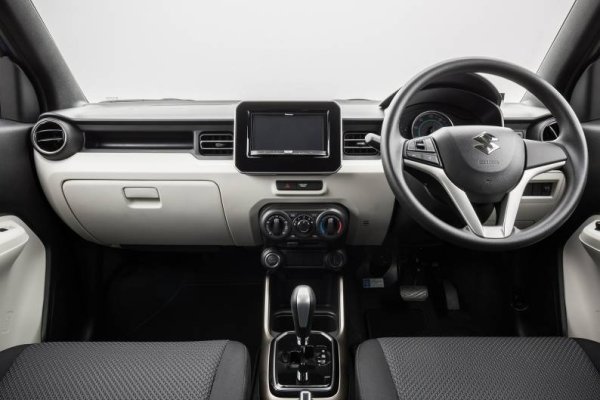 Плюсове - нисък разход на гориво, просторен интериор, богато оборудване.

Минуси - нервно поведение на пътя, неясно кормилно управление и лоша информационно-развлекателна система.
