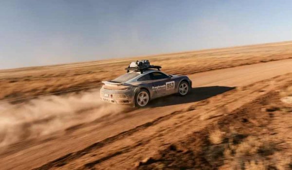 През 2022 година германската компания изненада феновете, като представи модела 911 Dakar (992) на автомобилното изложение в Лос Анджелис - почит към рали легендите от 80-те. Колата получи увеличен просвет и трицветна окраска, напомнящо за ливреите на състезателни автомобили от минали години.

Моделът се задвижва от същия 3-литров шестцилиндров боксерен двигател с мощност 473 конски сили като при версията GTS. Лимитираната серия 911 Dakar е първият сериен спортен автомобил в историята на Porsche, способен на леко офроуд шофиране. Поради умереното увеличение на пътния просвет, моделът не е предназначен за сериозни офроуд тестове.
