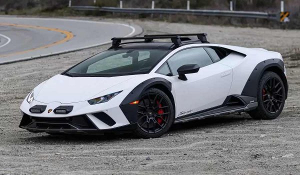 Освен Porsche и Audi, Lamborghini също разработва своя версия на спортен автомобил за офроуд. През 2019 г. компанията представя концепт, базирана на Hurac&aacute;n Evo, наречен Sterrato. Моделът получава подобрено окачване, увеличавайки пътния просвет с 47 мм, което, както в случая с 911 Dakar, не направи колата истински всъдеход.
